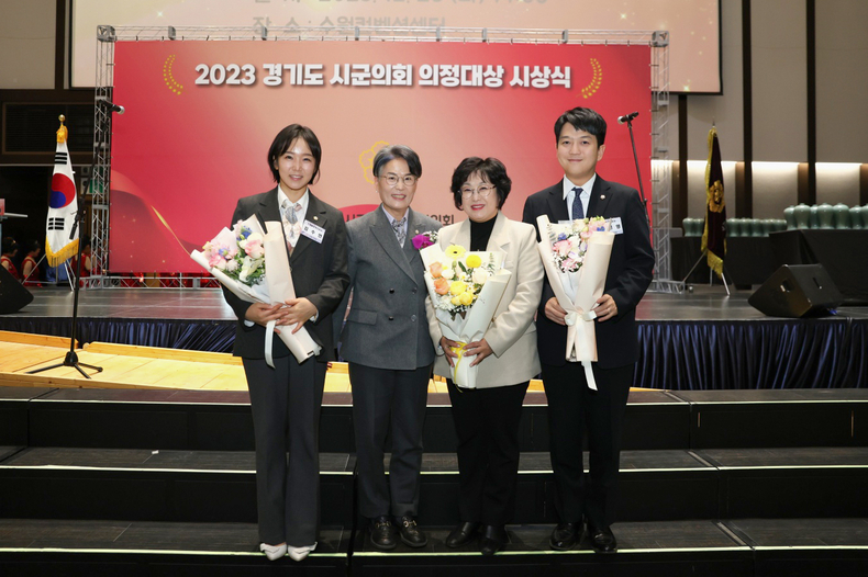 (왼쪽부터) 김수연 의원, 송미희 의장, 윤석경 의원, 김진영 의원 ⓒ타임즈