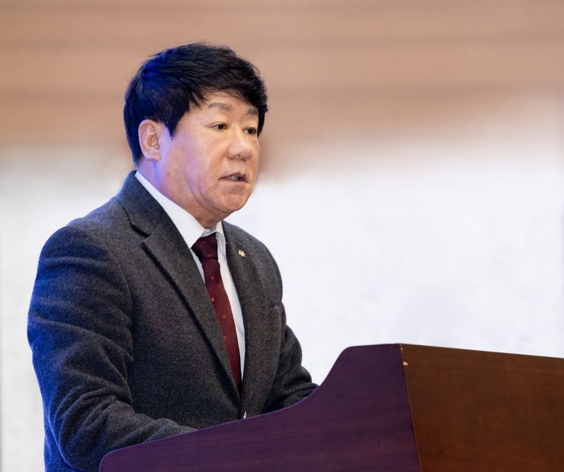 사진 1. 2일(화) 신협중앙회관 대강당에서 개최된 2024년 시무식에서 김윤식 신협중앙회장이 신년사를 발표하고 있다. ⓒ타임즈