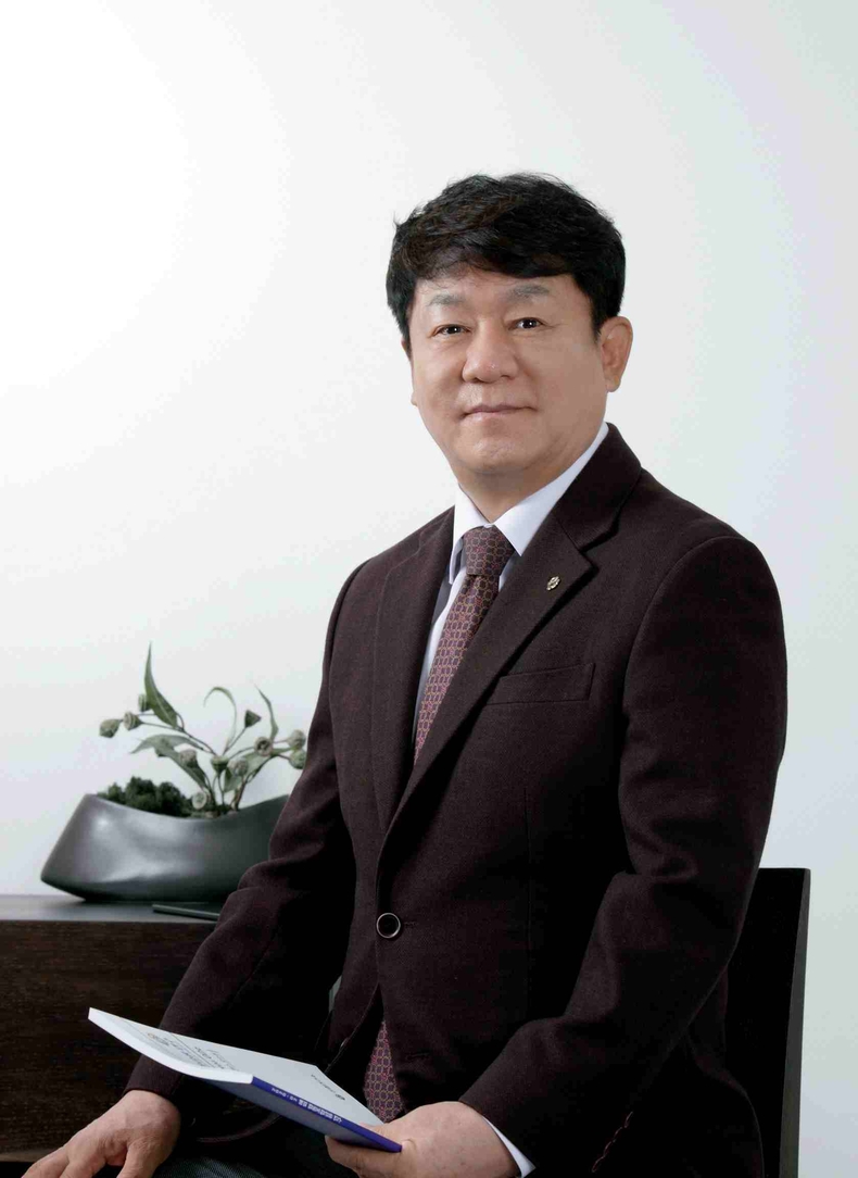 사진 2. 김윤식 신협중앙회장 프로필 사진 ⓒ타임즈