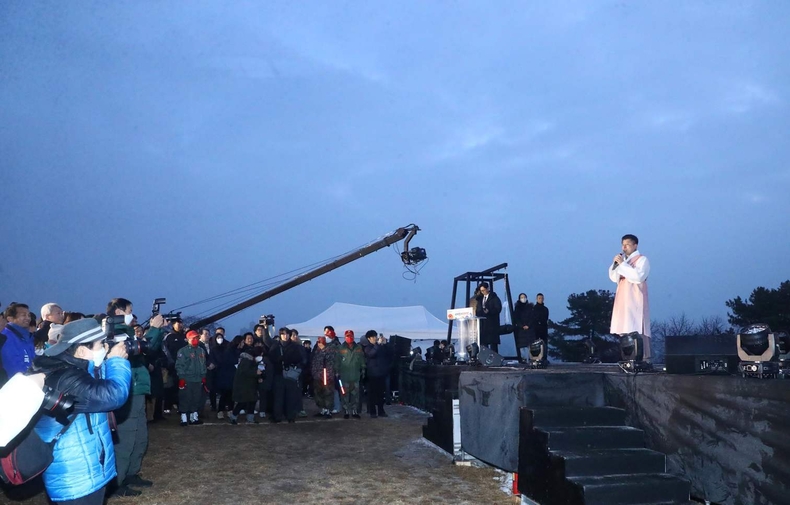 송파구의회 박경래 의장은 2024년 갑진년 청룡의 해를 맞아 올림픽공원 몽촌토성 망월봉에서 열린 ‘2024 갑진년 새해맞이 한마당’ 행사에 참석(1) ⓒ타임즈