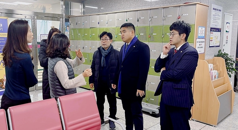 현장방문 시설점검을 하고 있는 의왕시의회 김태흥,한채훈,박현호 의원 ⓒ타임즈