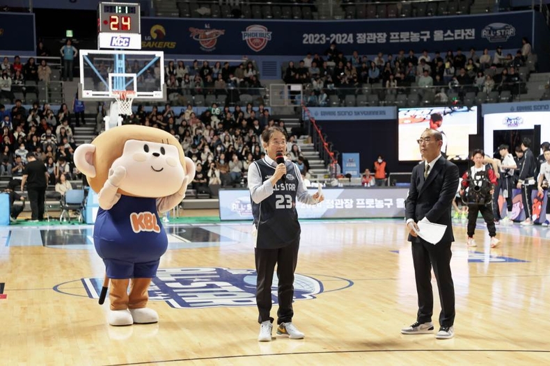 2.고양시에서 최초로 개최된 올스타전 ‘2023-2024 프로농구 올스타전’에서 축사 중인 이동환 고양특례시장 ⓒ타임즈<br>
