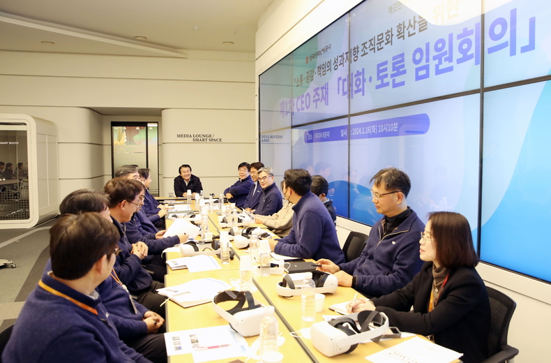 대화토론형 임원회의 현장 사진 3 ⓒ타임즈