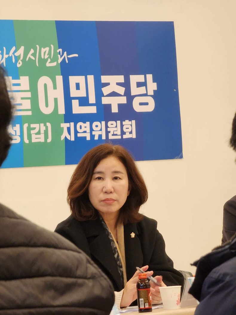 사진2) 화성시 김경희 의장, 관계자와 간담회 모습1 ⓒ타임즈