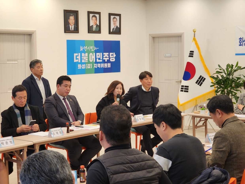 사진3) 화성시 김경희 의장, 관계자와 간담회 모습2 ⓒ타임즈