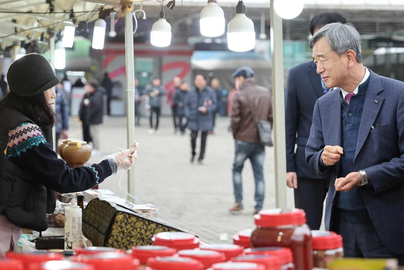 (부정기)(사진) 바로마켓을 찾은 정기환 한국마사회장(1) ⓒ타임즈
