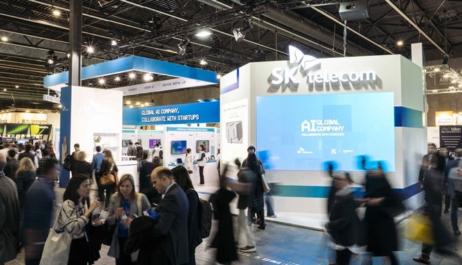 SK텔레콤은 MWC24의 부대행사인 4YFN(4 Years from Now)에서 “Global AI Company, Collaborate with Startups”를 슬로건으로 글로벌 진출을 희망하는 15개의 AI 스타트업의 혁신 아이디어와 기술을 전 세계에 선보였다. 1 ⓒ타임즈