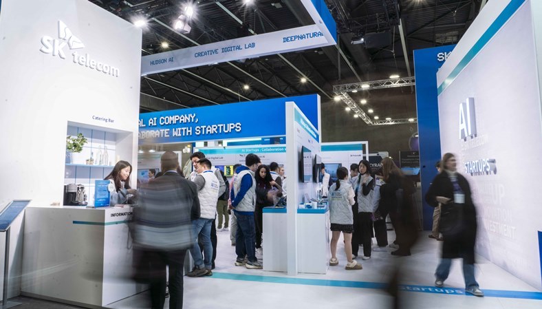 SK텔레콤은 MWC24의 부대행사인 4YFN(4 Years from Now)에서 “Global AI Company, Collaborate with Startups”를 슬로건으로 글로벌 진출을 희망하는 15개의 AI 스타트업의 혁신 아이디어와 기술을 전 세계에 선보였다. 2 ⓒ타임즈