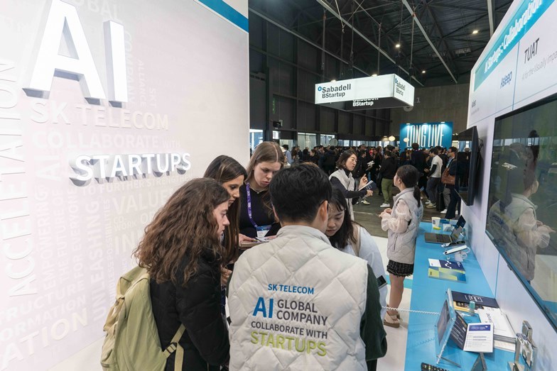SK텔레콤은 MWC24의 부대행사인 4YFN(4 Years from Now)에서 “Global AI Company, Collaborate with Startups”를 슬로건으로 글로벌 진출을 희망하는 15개의 AI 스타트업의 혁신 아이디어와 기술을 전 세계에 선보였다. 3 ⓒ타임즈