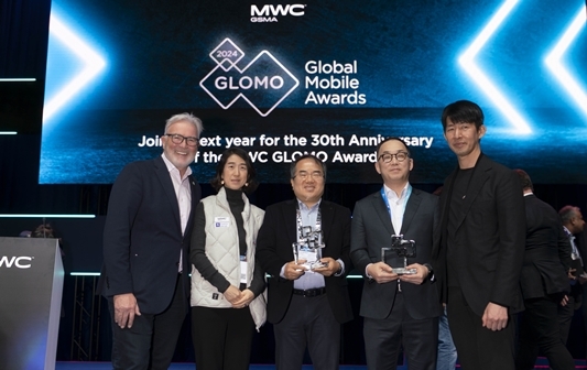 GLOMO2024에서 SKT 및 투아트 수상자들이 기념촬영 하고 있다 ⓒ타임즈