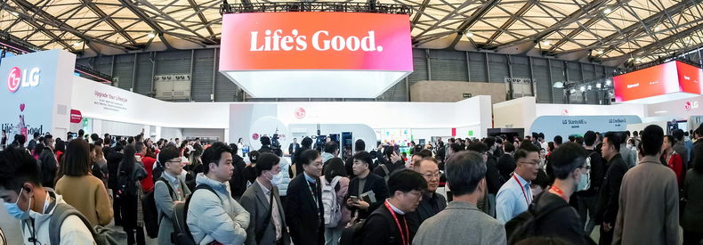 중국 최대 가전 박람회인 AWE 2024에서 LG전자가 마련한 전시 부스에 관람객들이 북적이고 있다. 3 ⓒ타임즈 