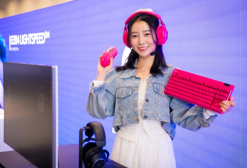 양사는 MZ취향 커뮤니티 ‘일상비일상의틈byU+’에서 로지텍의 게이밍 브랜드 ‘로지텍G’의 제품을 체험할 수 있는 팝업 전시 ‘플레이 투 윈(PLAY TO WIN)’을 3월 16일부터 28일까지 2주간 연다. 1 ⓒ타임즈 