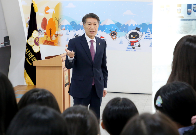 단체견학 김장권의원 환영인사 ⓒ타임즈 