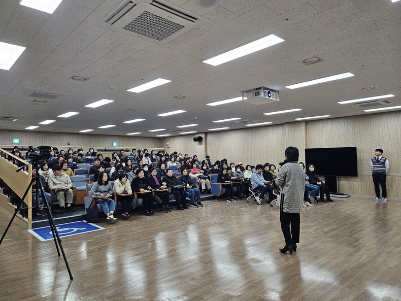 ‘은둔형외톨이 이해와 개입 방안’이라는 주제로 고독사 예방 교육을 진행하였다. 4 ⓒ타임즈