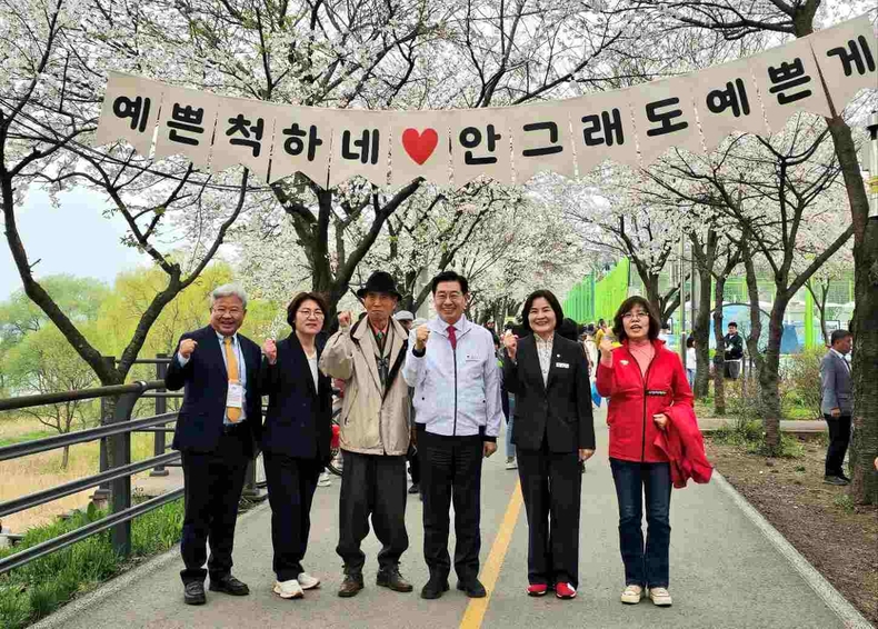 전진선 양평군수는 양평읍민의 날 45주년을 기념하기 위한 제7회 갈산누리 봄 축제 참석 사진(5), 타임즈