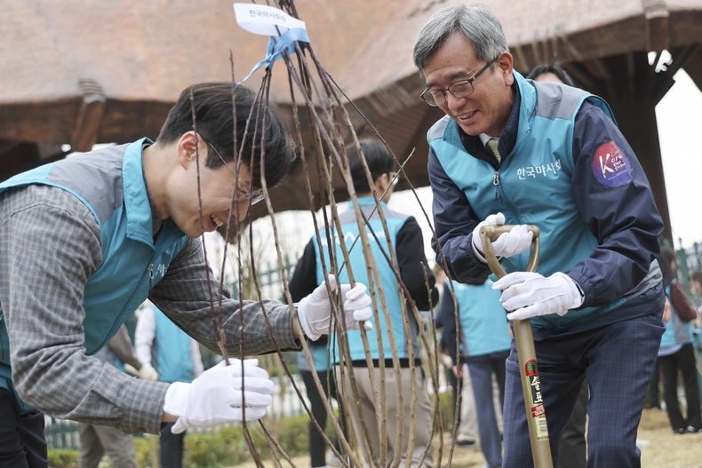 한국마사회 청렴 식목행사_정기환 한국마사회장 ⓒ타임즈 