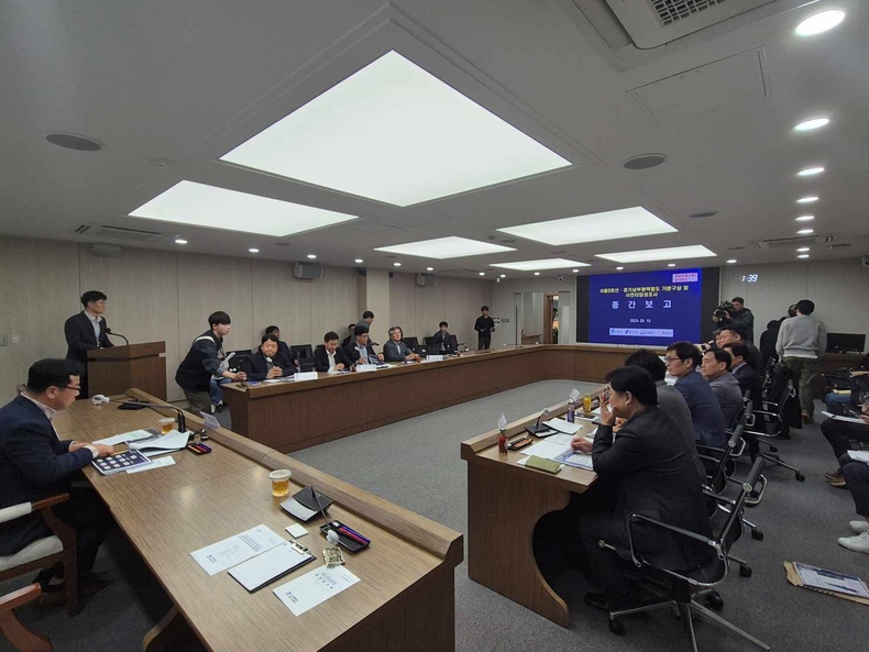 교통기획과-성남시와 용인·수원·화성시가 참석하는 서울 3호선·경기남부광역철도 기본구상 및 사전 타당성조사 용역’ 중간보고회가 16일 수원시청에서 열리고 있다. ⓒ타임즈