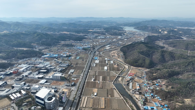 용인 첨단 시스템 반도체 국가산단이 들어설 이동 남사읍 일대 전경. 중앙을 관통하는 도로가 국도 45호선 ⓒ타임즈 