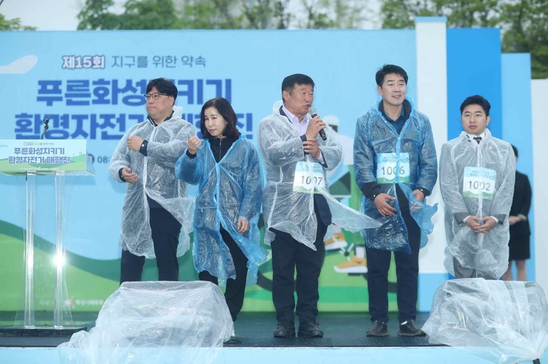 사진2) 축사하는 화성시의회 김경희 의장(좌측부터 김영수 의원, 김경희의장, 오문섭 부의장, 배정수, 김종복 의원) ⓒ타임즈