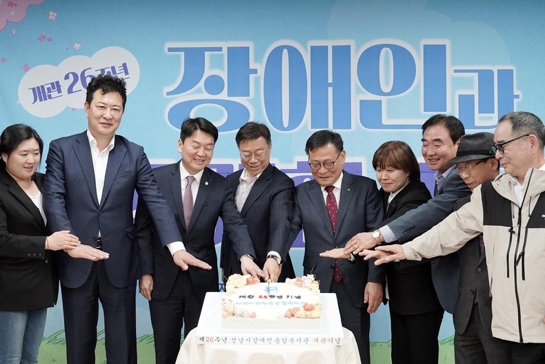 개회선언, 26주년 개관기념식영상 관람, 표창수여, 개관기념 퍼포먼스, 케이크 커팅식 순으로 다채롭게 진행하였다. 1 ⓒ타임즈 