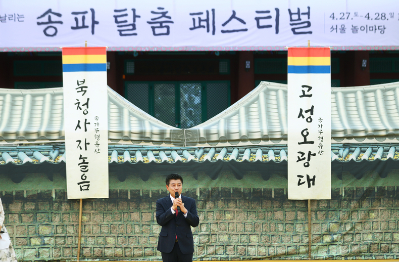 4월 27일(토) 15시 서울놀이마당에서 열린 ‘송파 탈춤페스티벌’에 참석했다. 2 ⓒ타임즈 