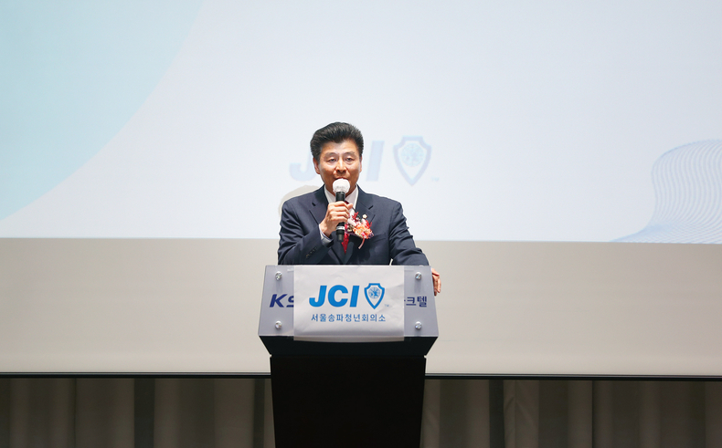 4월 27일(토) 18시 송파구 올림픽파크텔 1층 올림피아홀에서 열린 ‘서울송파청년회의소 창립 제45주년 기념식’에 참석했다. 2 ⓒ타임즈 