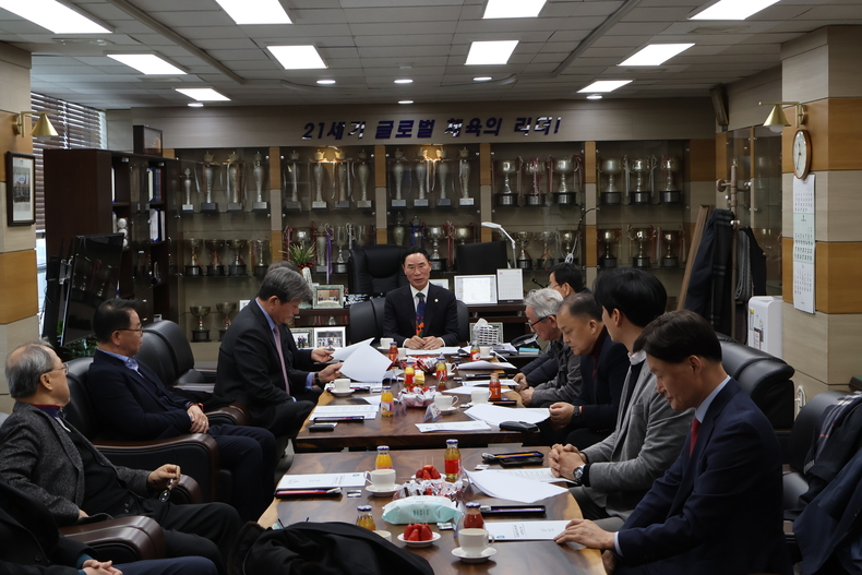 5일 오전 11:30, 경기도체육회관 7층에서 경기도체육회 역대 사무처장 정담회를 개최하였다고 전했다. 1 ⓒ타임즈 