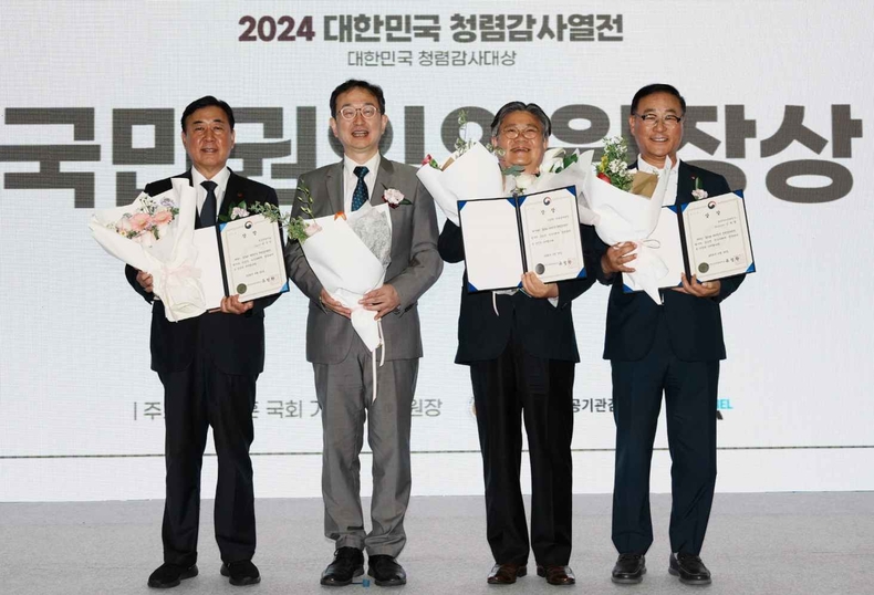 오른쪽부터 한국지역난방공사 김좌열 상임감사위원 한국중부발전 곽영교 상임감사위원 국민권익위원회 정승윤 사무처장 한국전력기술 윤상일 상임감사위원 