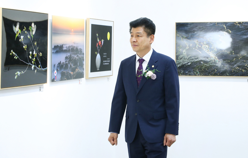 4월 29일(월) 17시 송파구민회관 예송미술관에서 열린 ‘제7회 (사)한국사진작가협회 송파구지부 회원전’에 참석했다. 3 ⓒ타임즈 