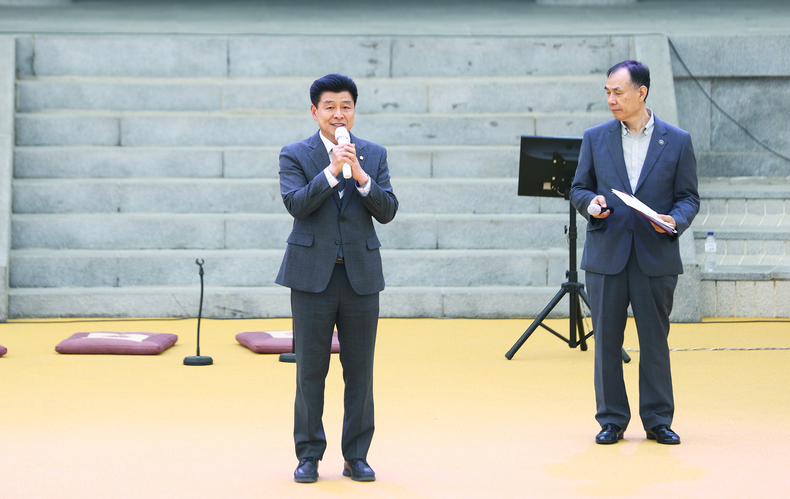 5월 3일(금) 13시 30분 잠실 서울놀이마당에서 열린 ‘제7회 송파구 어르신을 위한 효 공연 한마당 큰잔치’에 참석했다. 2 ⓒ타임즈 