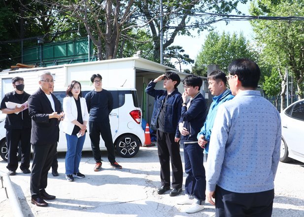 지난 8일 ‘잠실유수지 내 주차 공간 및 화장실 등 부대시설의 현황 파악을 위한 현장 답사’를 실시했다. ⓒ타임즈 