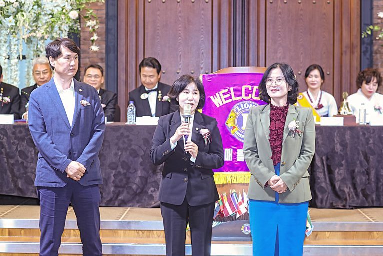 축사하는 화성시의회 김경희 의장 (좌로부터 송선영의원, 김경희의장,배현경의원) ⓒ타임즈 