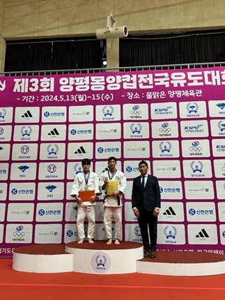 좌측 첫번째 김화수, 우측 첫번째 김재범감독 ⓒ타임즈 