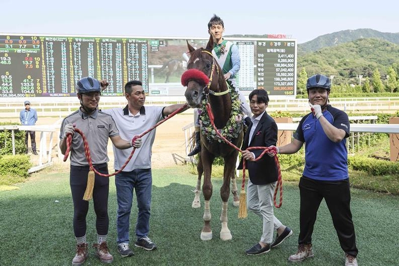 스포츠조선배 우승의 강풍마와 조재로기수 (2) ⓒ타임즈 