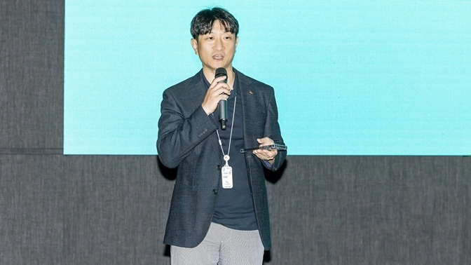 온실가스 저감의 중요성에 대해 설명하는 SK하이닉스 ESG추진 조성봉 부사장 ⓒ타임즈 