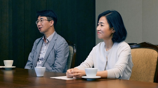 왼쪽부터 이재연, 원정호(Global PR), 권언오, 이동훈 부사장(첫 번째 사진), 손호영, 오해순 부사장(두 번째 사진) 길덕신, 김기태 부사장(세 번째 사진) ⓒ타임즈 