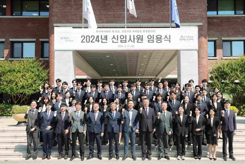 (부정기2)(사진)한국마사회 2024년 신입사원 임용식 ⓒ타임즈