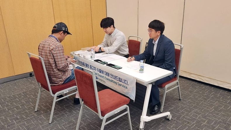 중고자동차 및 부품 수출 상담을 진행하고 있다 1 ⓒ타임즈 