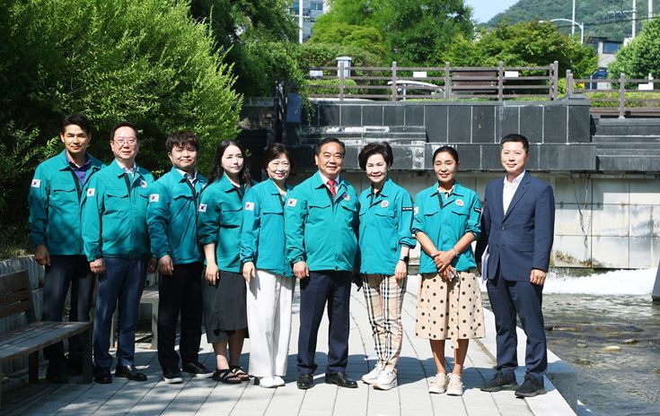 지난 6월 13일(목) 제312회 정례회 기간 중 성내천 유지용수 공급 방류지점(마천동 9-3)을 방문했다. 2 ⓒ타임즈 