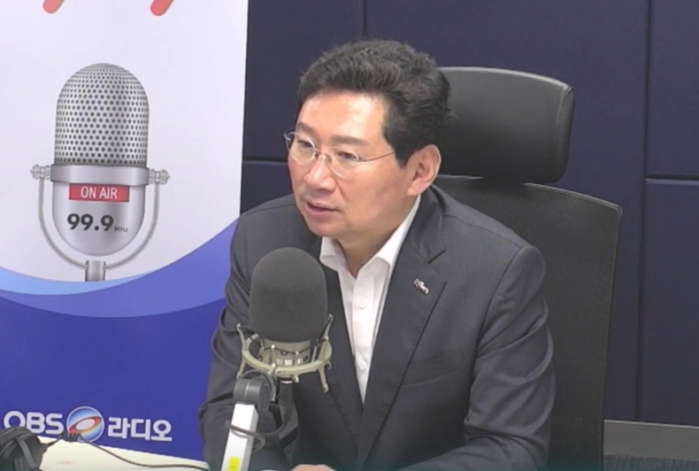 3-2. 28일 OBS라디오 최진만·이유나의 굿모닝 OBS에서 용인특례시장으로서 2년 동안의 소회와 성과에 대해 설명하고 있는 이상일 용인특례시장(출처-OBS라디오 제공) ⓒ타임즈