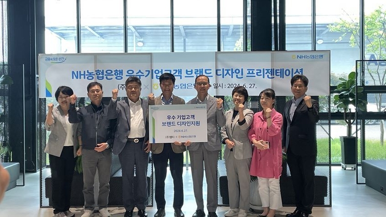 6월27일(목) 울산소재 (주)밸티를 방문하여 박병규 농협은행 수석부행장(좌측 다섯번째)과 신승원 (주)밸티 대표(좌측 네번째) 및 임직원이 기념촬영을 하고 있다. ⓒ타임즈 