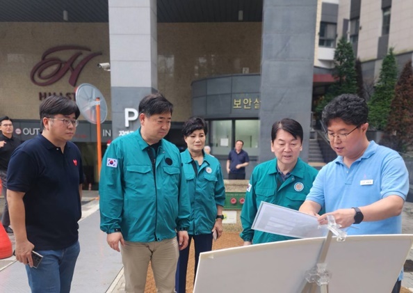 현장점검하는 안철수국회의원, 김종환시의원, 민영미 시의원 ⓒ타임즈 