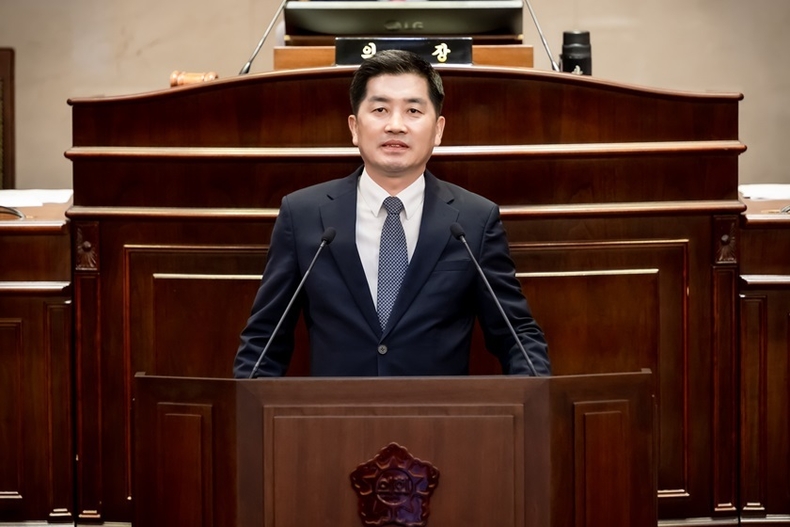 2024.07.17. 남양주시의회 김동훈 의원이 제305회 임시회에서 5분 자유발언에 임하고 있다. ⓒ타임즈 
