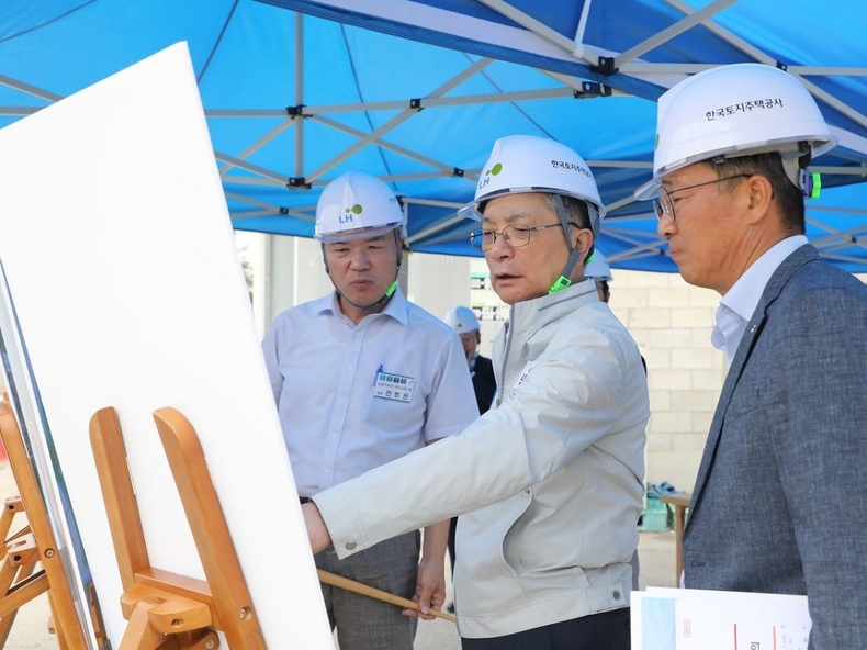 31일(수), 이한준 LH 사장이 남양주왕숙 지구와 구리갈매역세권지구를 방문해 사업 추진현황을 점검하고 있다. ⓒ타임즈