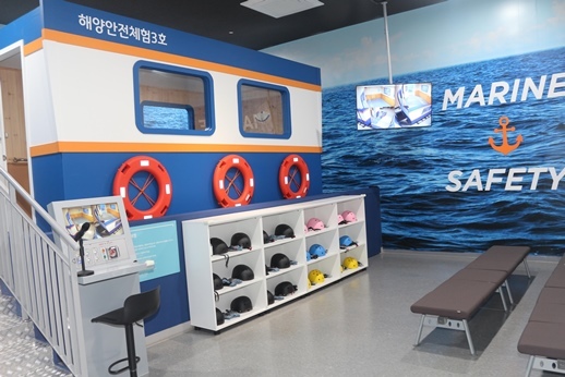 선박비상상황 체험실(기울어진 배를 직접체험) ⓒ타임즈 
