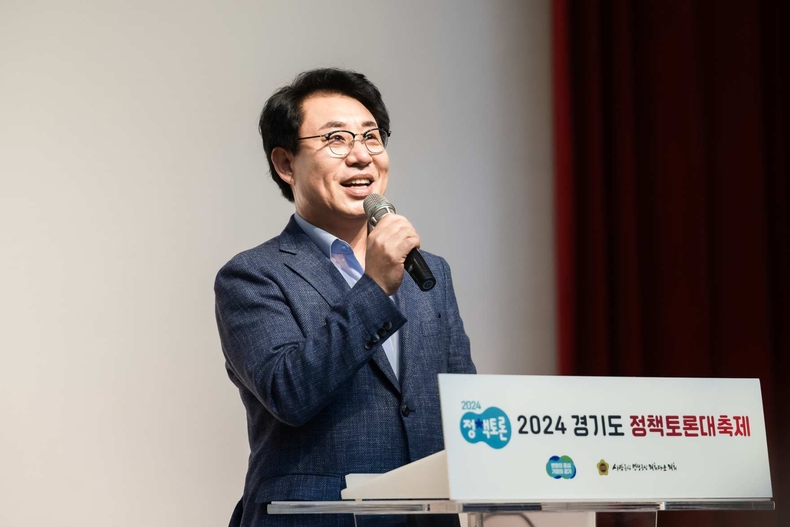 (사진1) 남양주시의회, 경기 동북부 공공의료원 설립 추진을 위한 토론회 참석 ⓒ타임즈<br>
남양주시의회는 경기 동북부 공공의료원 설립 추진을 위한 2024 경기도 정책토론대축제에 참여했다.(사진 가운데 조성대 의장)