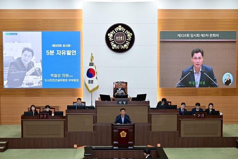 제326회 임시회 제3차본회의에서 5분 자유발언을 하고 있는 박칠성 시의원 모습. ⓒ타임즈 
