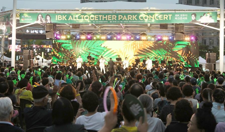 지난 6일 경기도 안산시 선부광장에서 열린 ‘IBK 모두다 파크콘서트 2024’ 현장 사진 1 ⓒ타임즈 