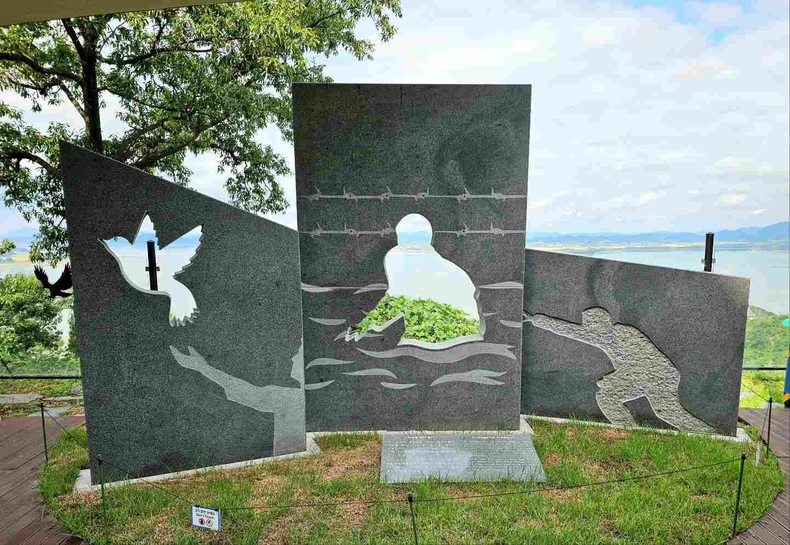 파주 오두산 통일전망대 (북한이탈주민의 날 기념비)사진(5) ⓒ타임즈