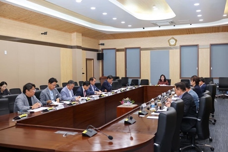 2일 평택시의회 간담회장에서 정책 연구용역 중간 보고회를 개최했다. ⓒ타임즈 